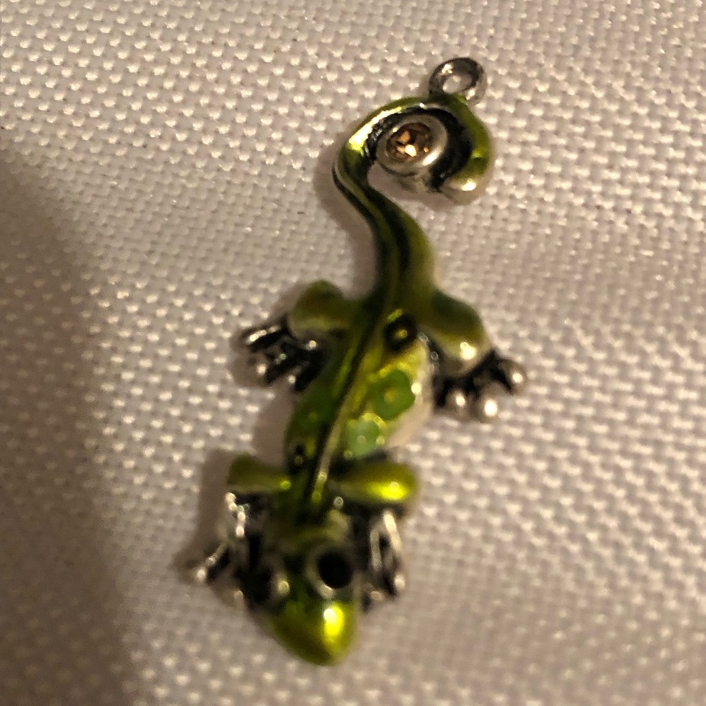 Green Lizard Pendant Charm- 100A $20 or $15 w/offer